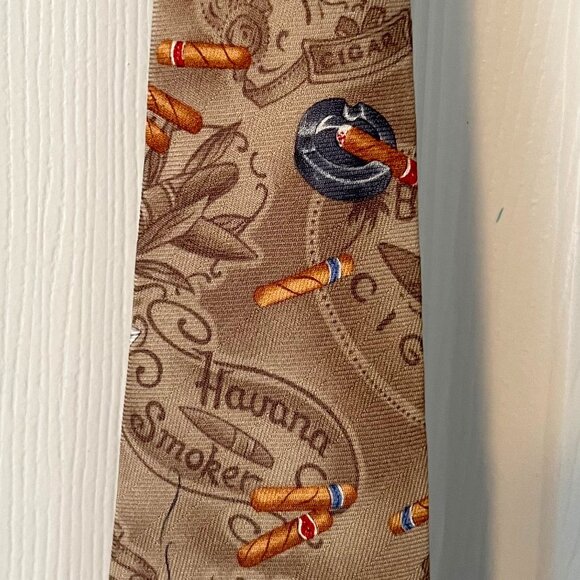 Tommy Bahama Brand 100% Silk Tie! - Picture 3 of 8